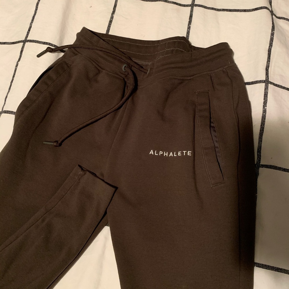 alphalete mens joggers